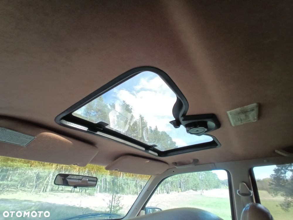 Ford Explorer Standard - 17