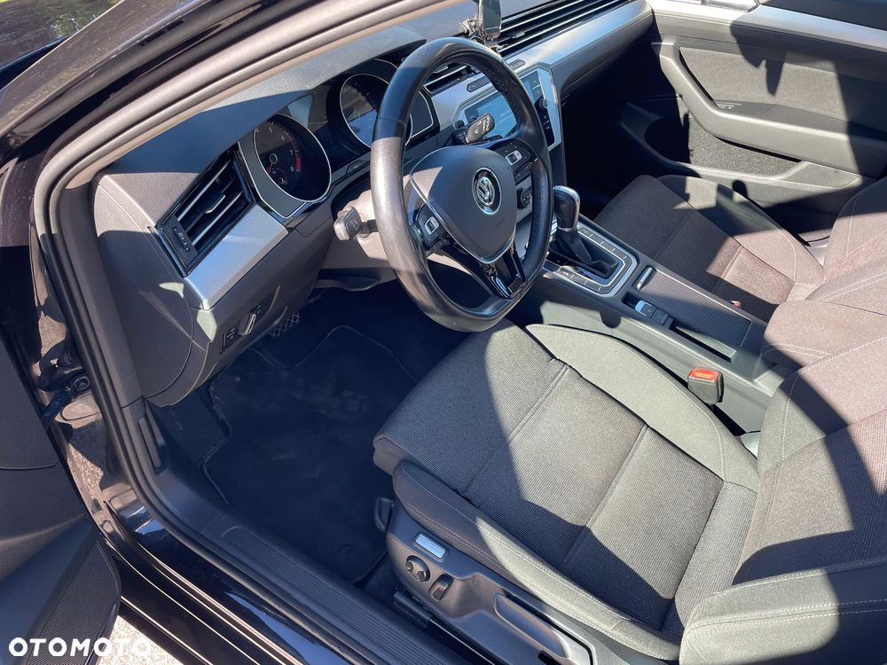 Volkswagen Passat - 24