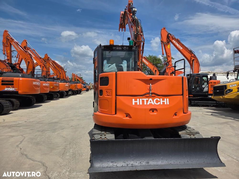 Hitachi ZX85-6, 2022, 2.491h, Masa operationala 8,6t, cupla rapida HIDRAULICA+3 CUPE NOI, senile paduri cauciuc, inst picon si inst rotire pe brate, ad sapare 5m, ridica 3,8t, aer cond, LAMA, STARE FOARTE BUNA, posibil leasing 4 ani-PROMOTIE 62.900 EUR+Tva - 34