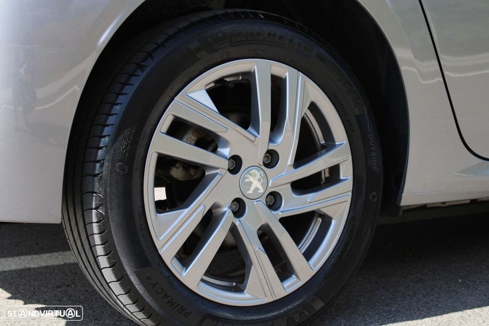 Peugeot 208 1.2 PureTech Allure - 15