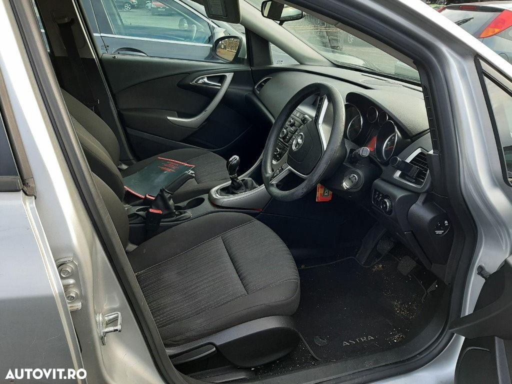 Aripa dreapta spate Opel Astra J 2012 Break 1.7 CDTI - 9