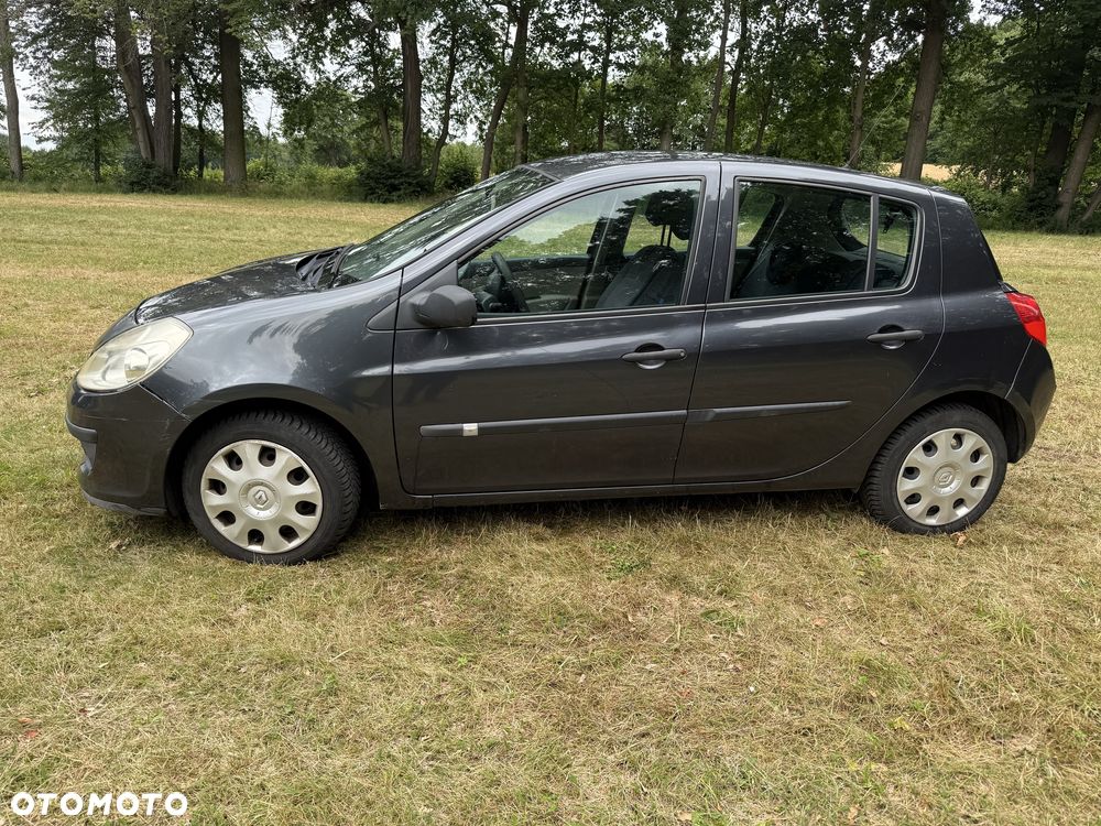 Renault Clio - 8