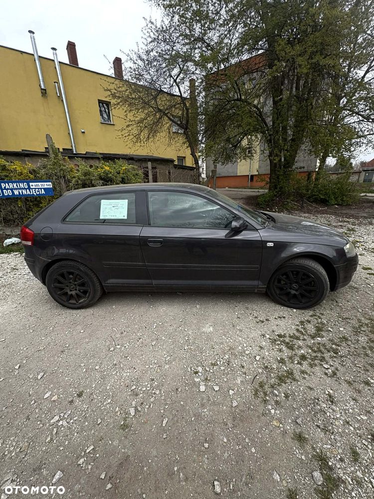Audi A3 3-drzwiowe 1.6 FSI Ambition - 4