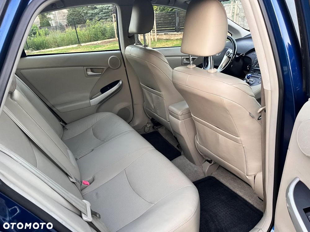 Toyota Prius (Hybrid) - 15