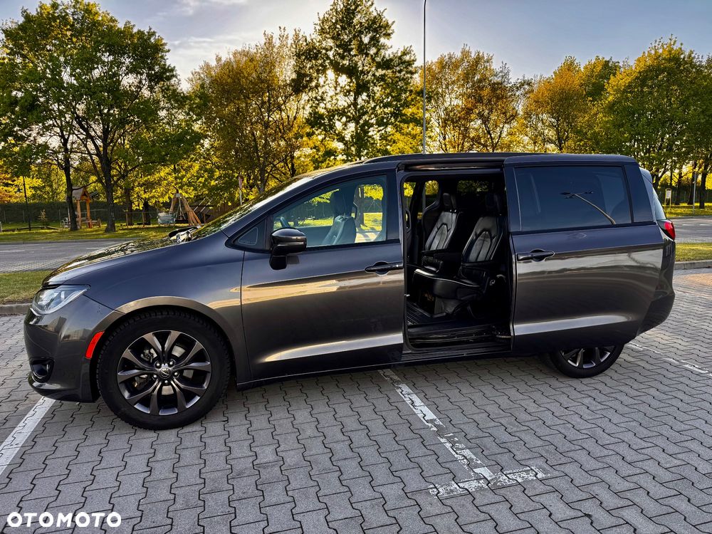 Chrysler Pacifica - 6