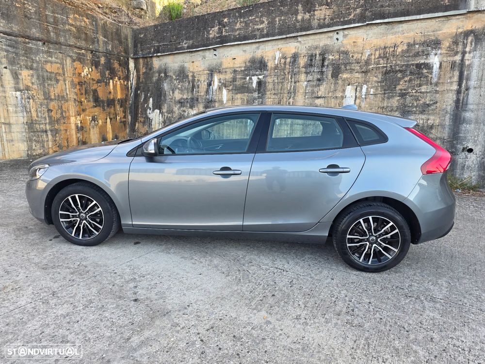 Volvo V40 2.0 D2 Momentum - 3