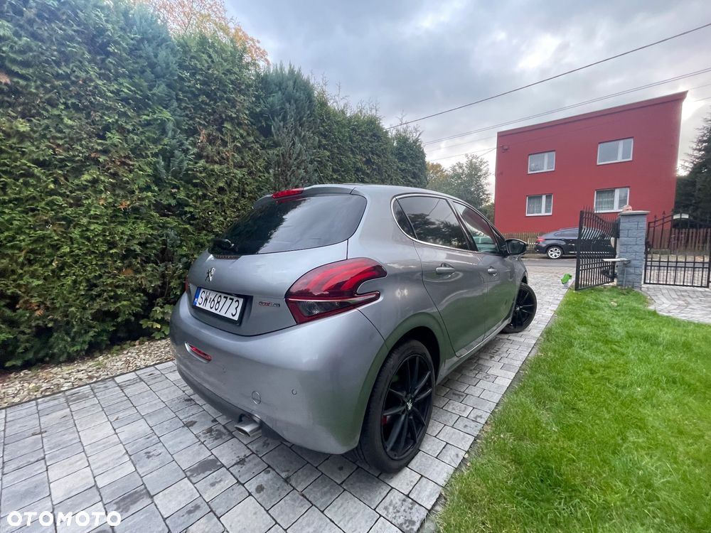Peugeot 208 - 5