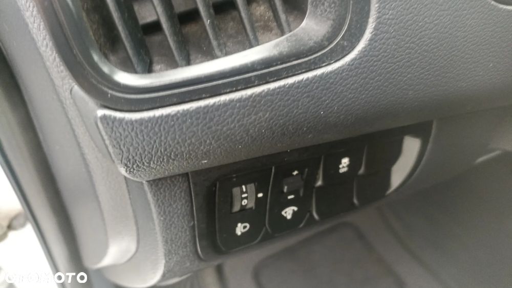 Kia Rio 1.4 Dream Team Edition - 16