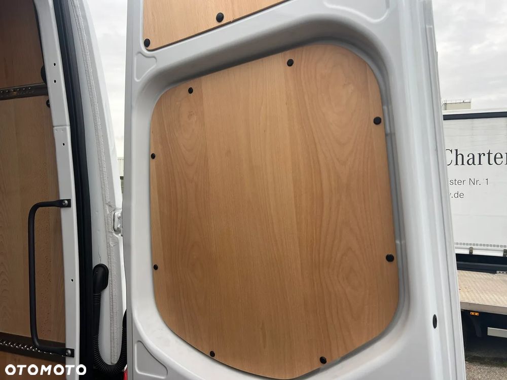 Mercedes-Benz Sprinter - 17