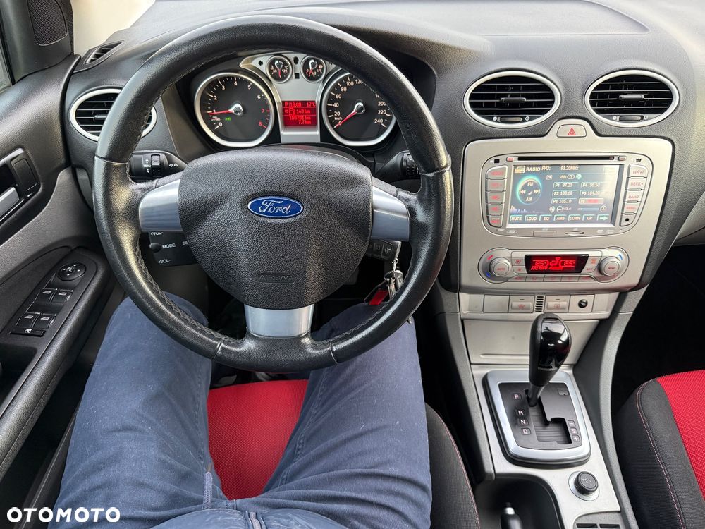 Ford Focus 1.6 16V Ghia - 24