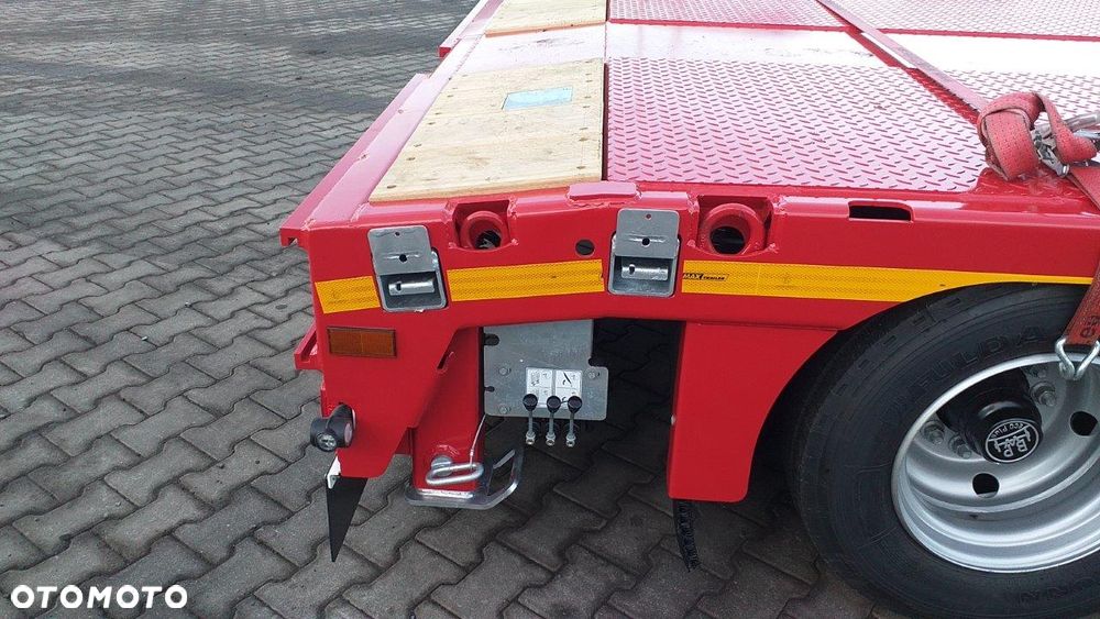 MAX Trailer 4 osiowa przyczepa, najazdy hydrauliczne dwuczęściowe - 9