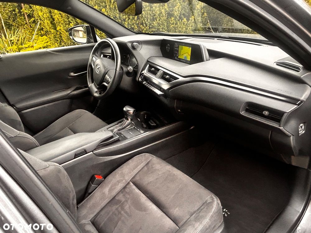 Lexus UX 250h (E-FOUR) Executive Line - 27