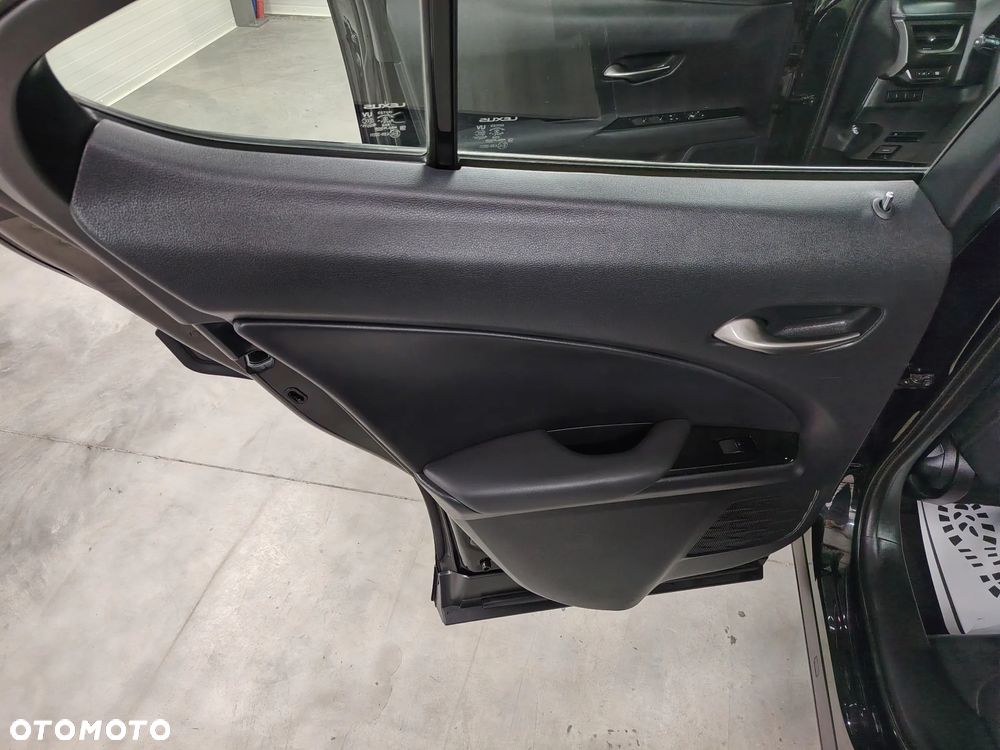 Lexus UX 250h Elegance 2WD - 23