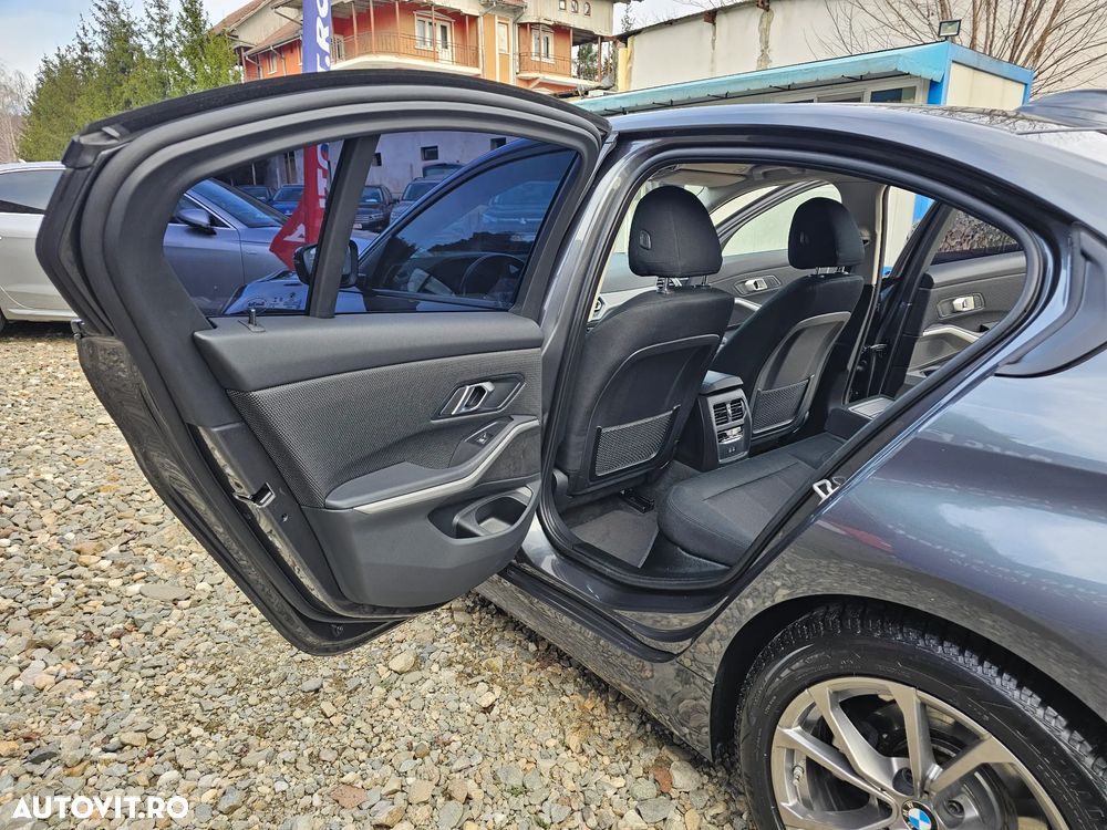 BMW Seria 3 320d Aut. M Sport - 23