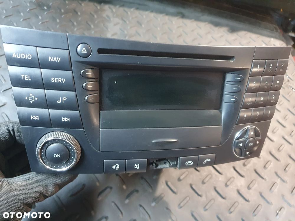 Mercedes E KALSA  W211 RADIOODTWARZACZ A2118703689 RADIO SAMOCHODOWE - 2