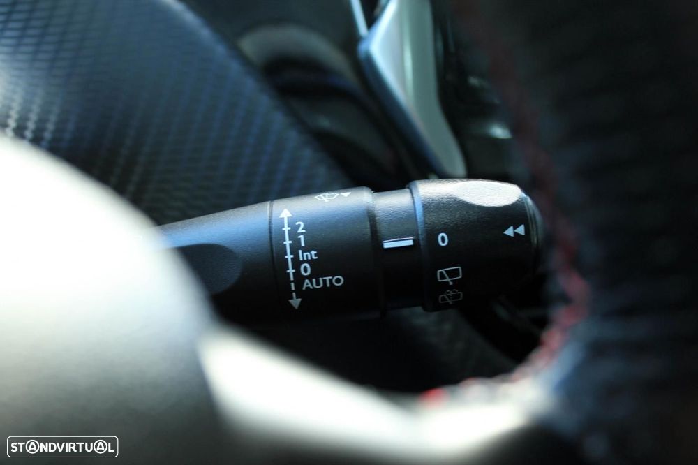 Peugeot 2008 1.6 BlueHDi GT Line - 29