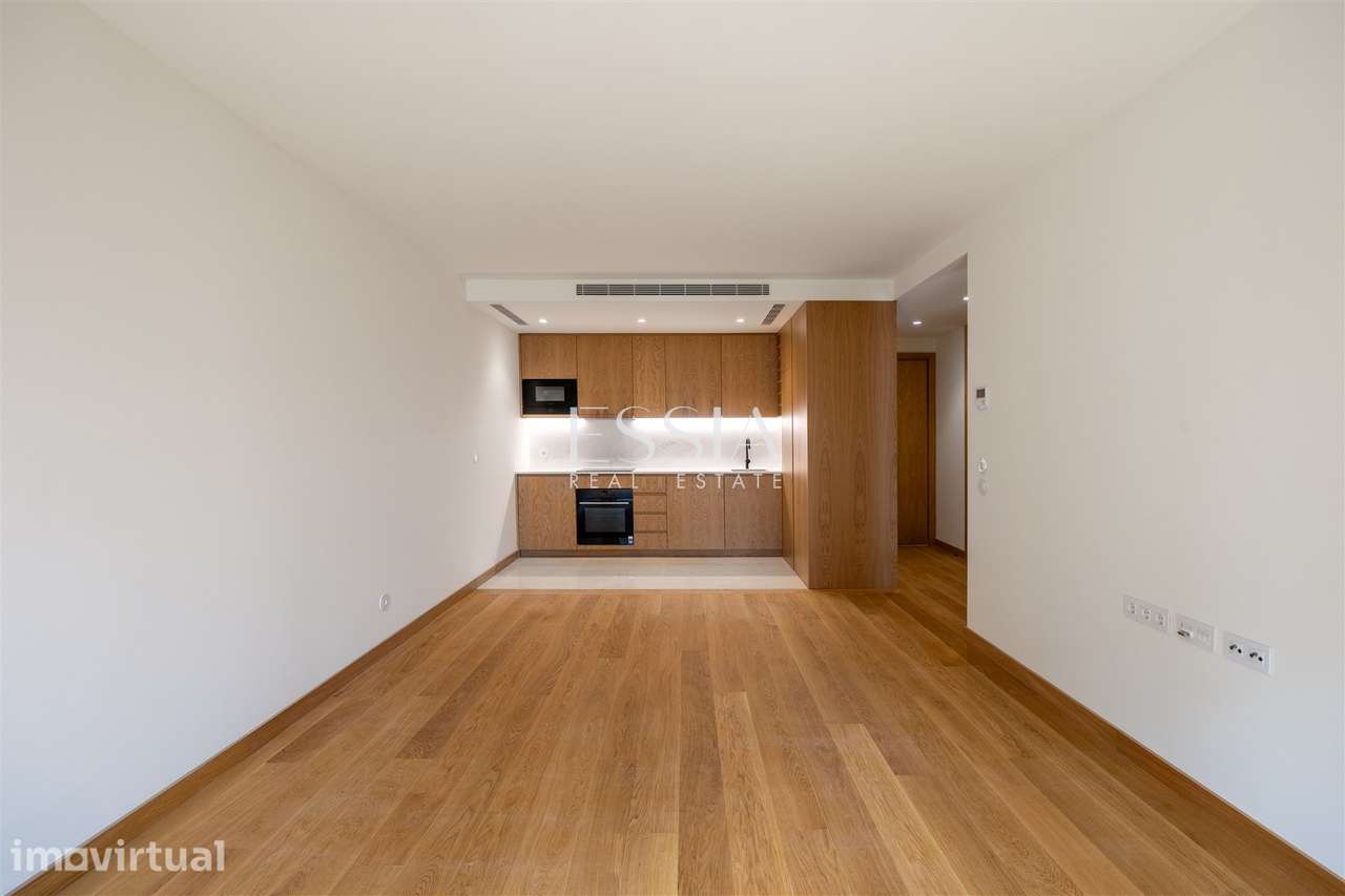 T1 com Varanda Lugar de Garagem Arrumos Centro do Porto - Grande imagem: 5/24