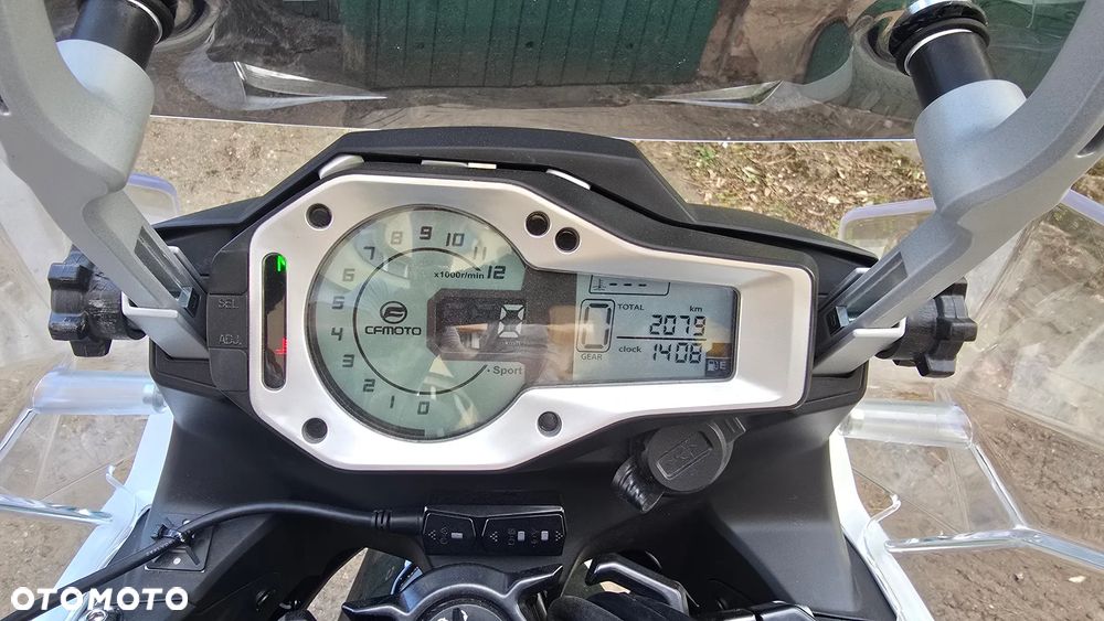 CFMoto 650 MT - 8