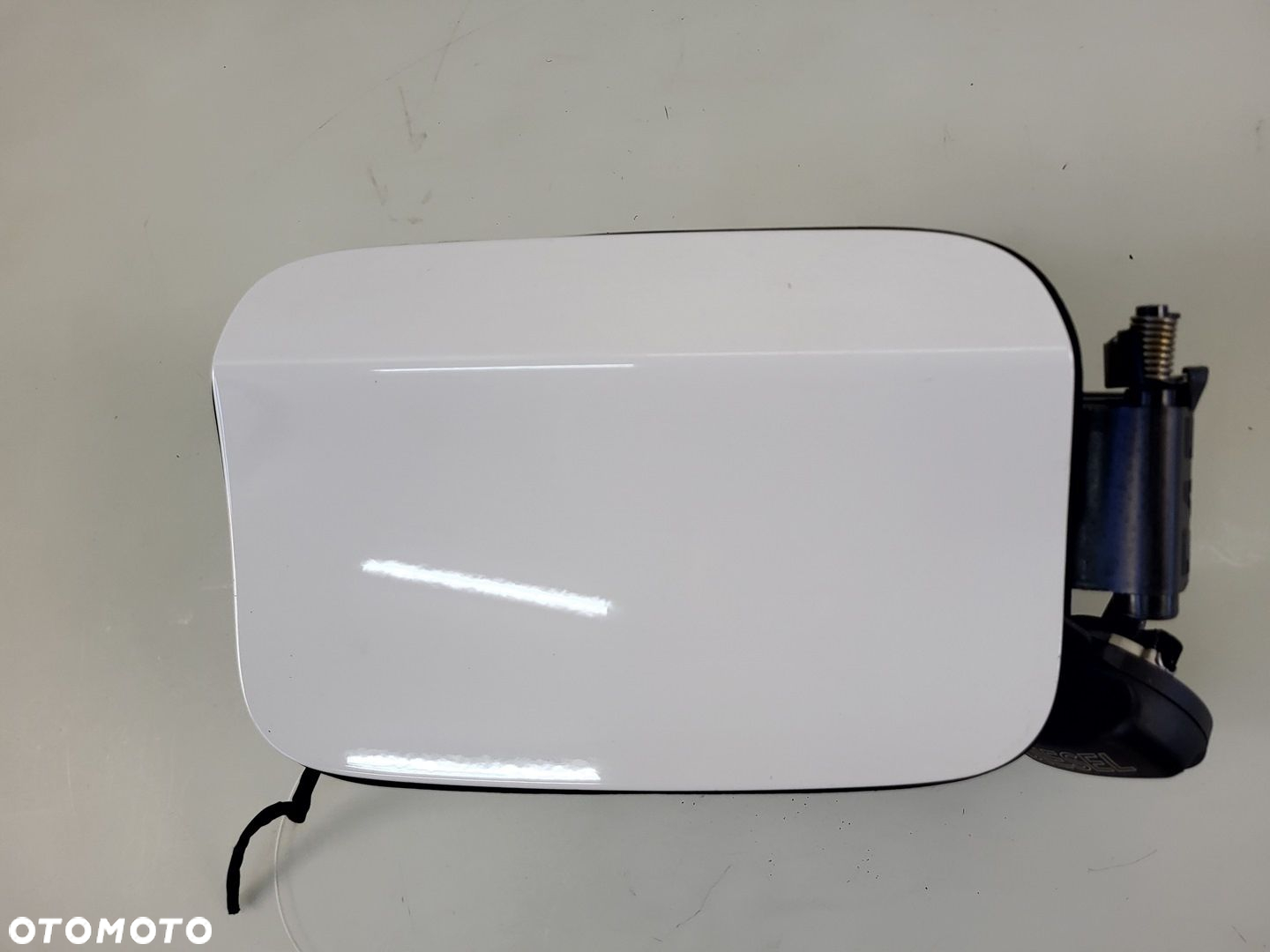 klapka wlewu paliwa 2.0d 300 alpine weiss BMW 2 F45 F46 7302255 - 4