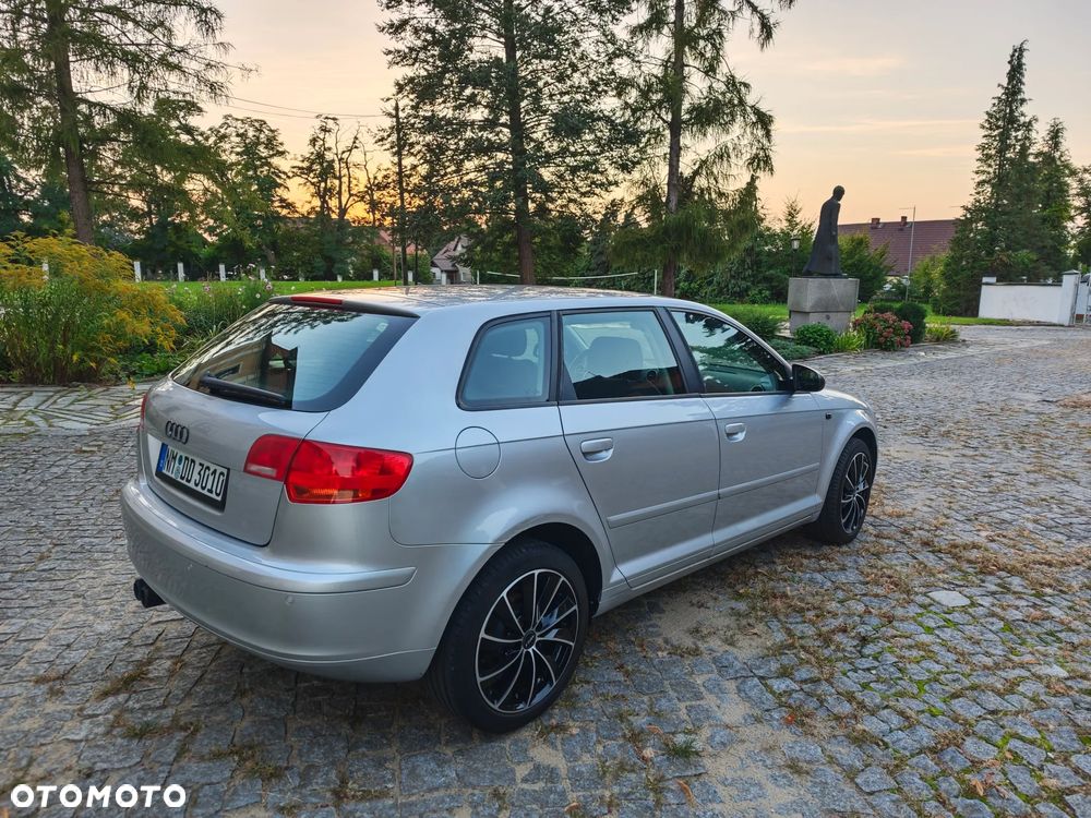 Audi A3 Sportback 1.4 TFSI Attraction - 4