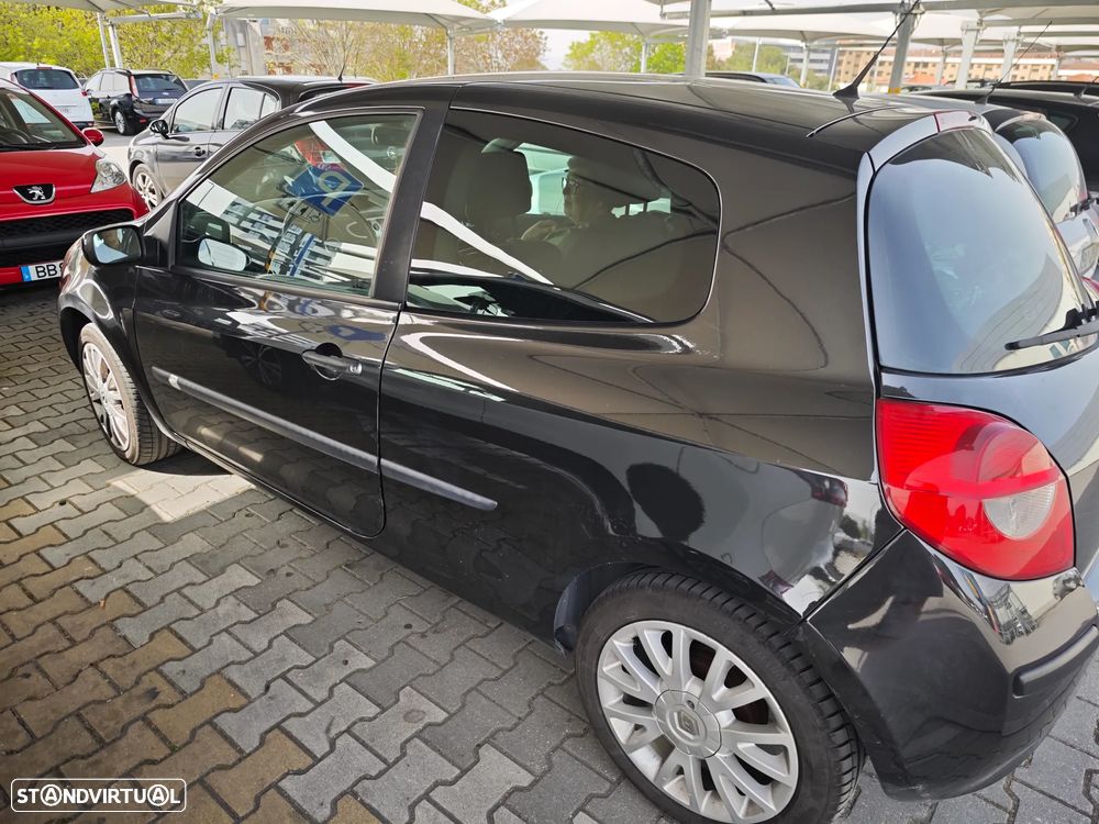 Renault Clio 1.5 dCi Dynamique S - 2
