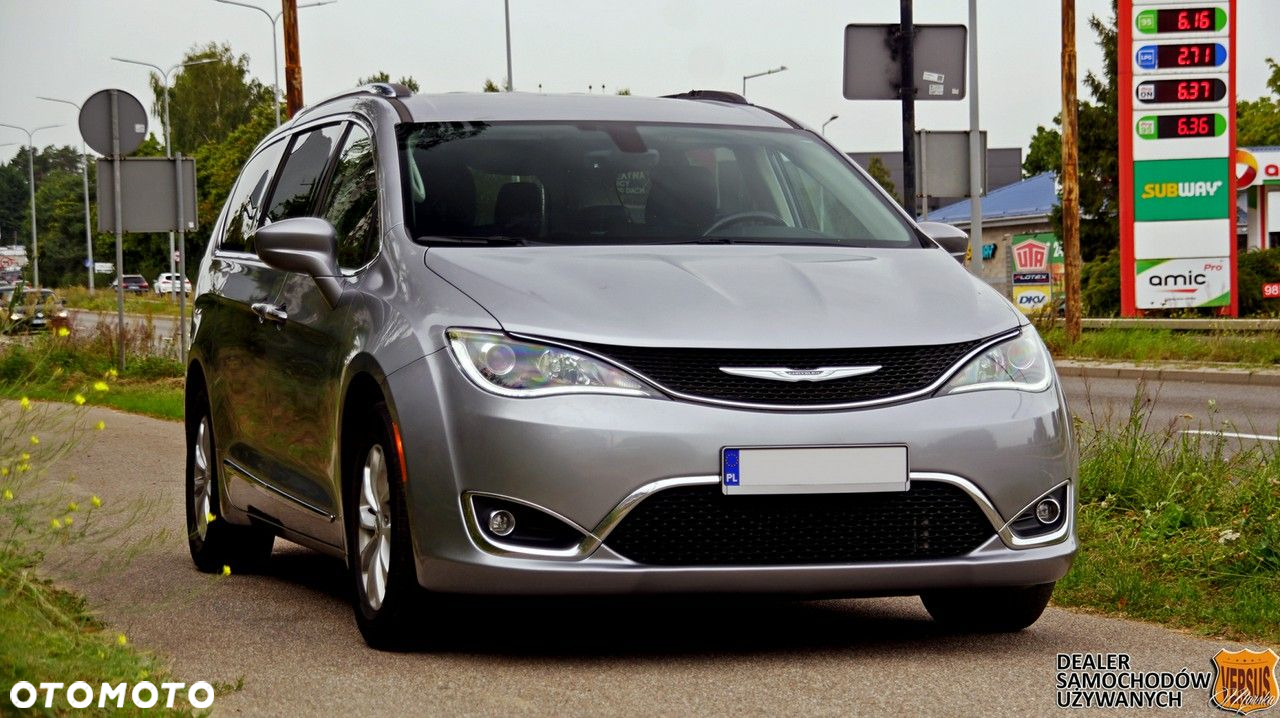 Chrysler Pacifica - 4