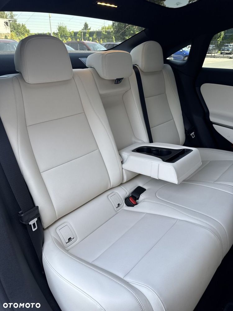 Mercedes-Benz CLA 200 mHEV 8G-DCT - 30