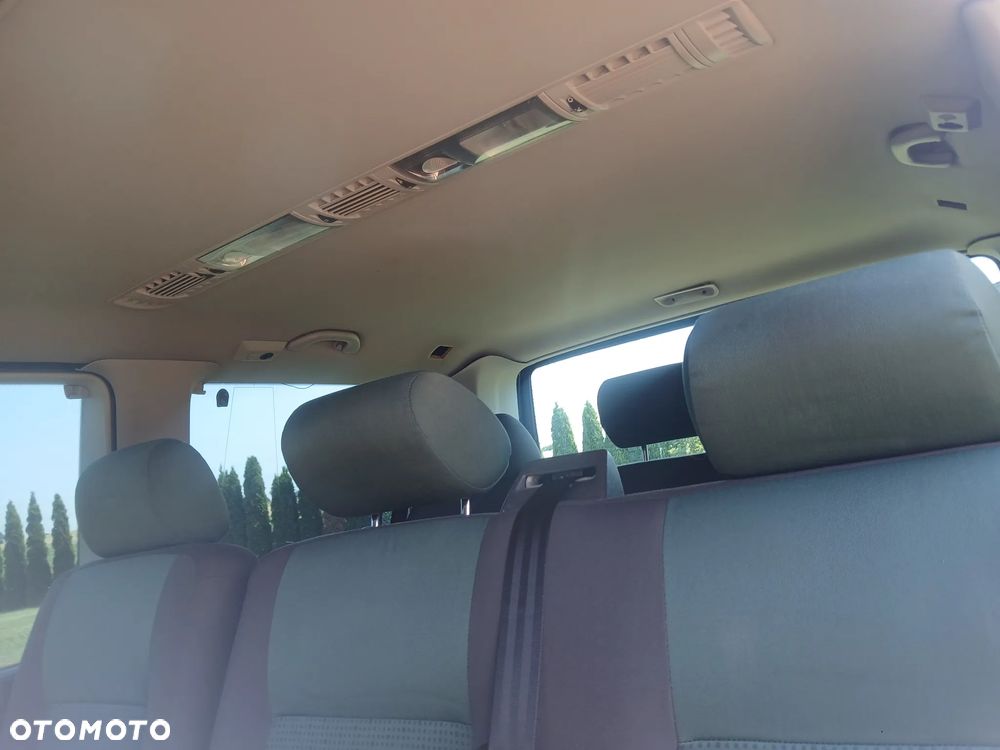 Volkswagen Caravelle - 8