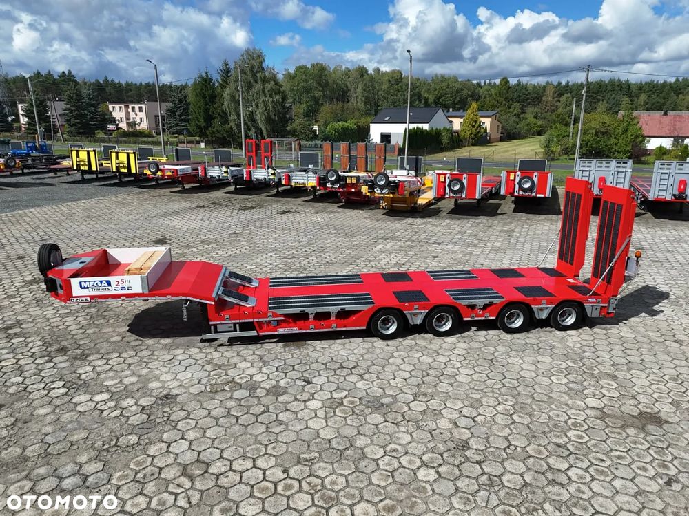 Özgül Trailer 4 OSIOWA NISKOPODWOZIOWA z zagłębieniami na koła, rozciągana 5.000mm, długie najazdy 70T DMC