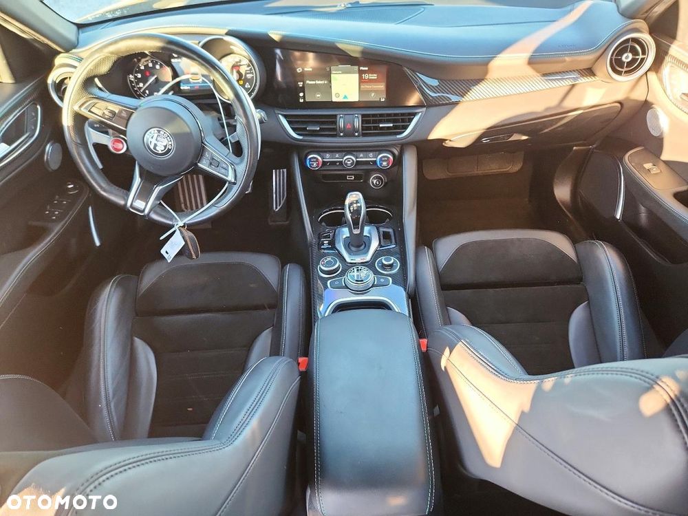 Alfa Romeo Giulia - 8