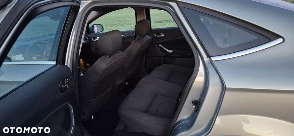 Ford Mondeo 2.0 TDCi Ambiente - 9