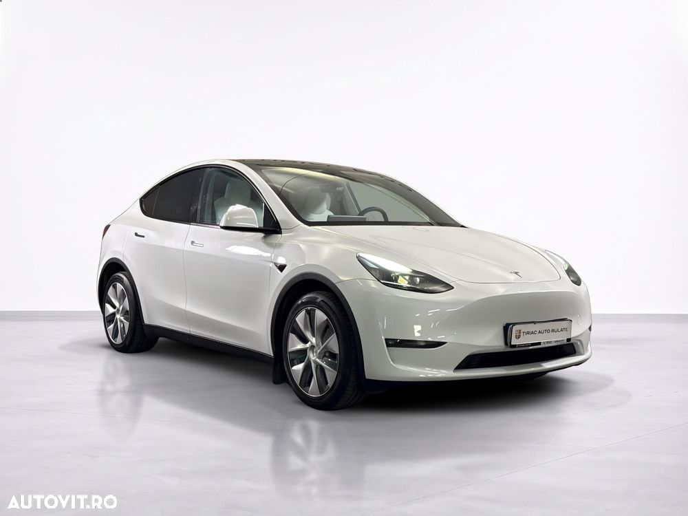 Tesla Model Y - 8