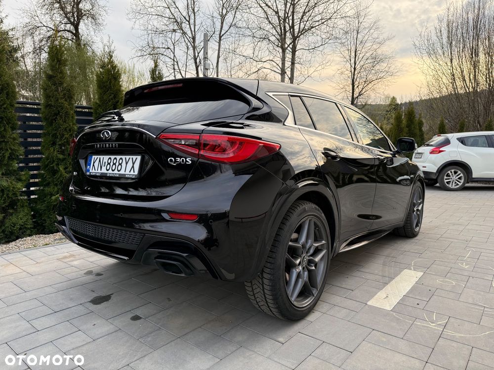 Infiniti Q30 2.2d Sport AWD 7DCT - 15