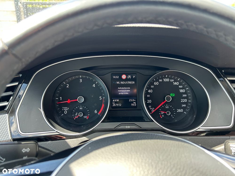 Volkswagen Passat Alltrack 2.0 TDI SCR DSG 4Motion - 24