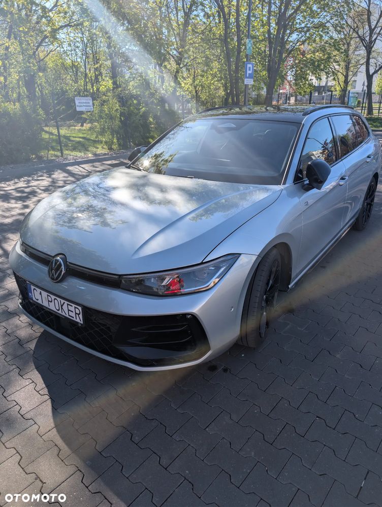 Volkswagen Passat - 1