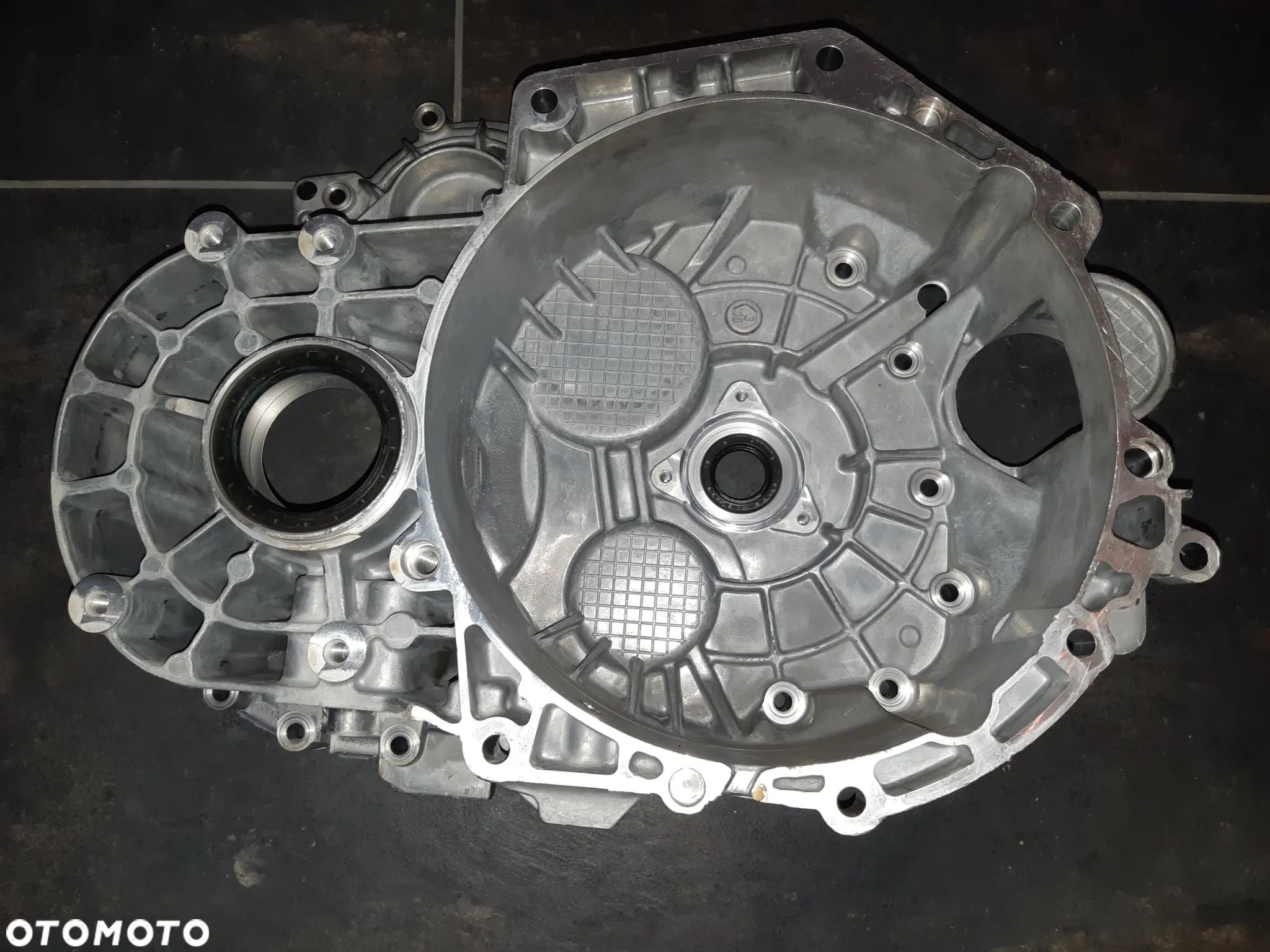 OBUDOWA SKRZYNI BIEGÓW VW Tiguan 2.0TDI 4X4 SBE 0A6301107AD - 1