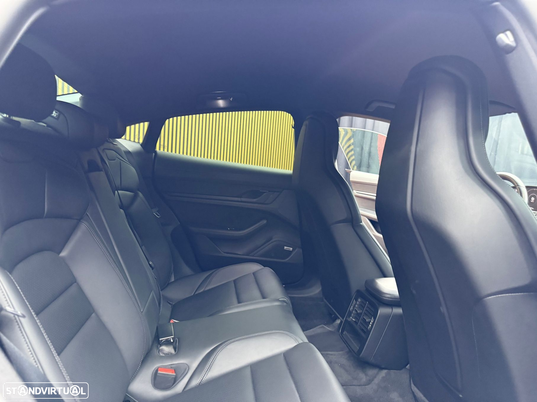 Porsche Taycan 4S bateria Performance Plus - 32