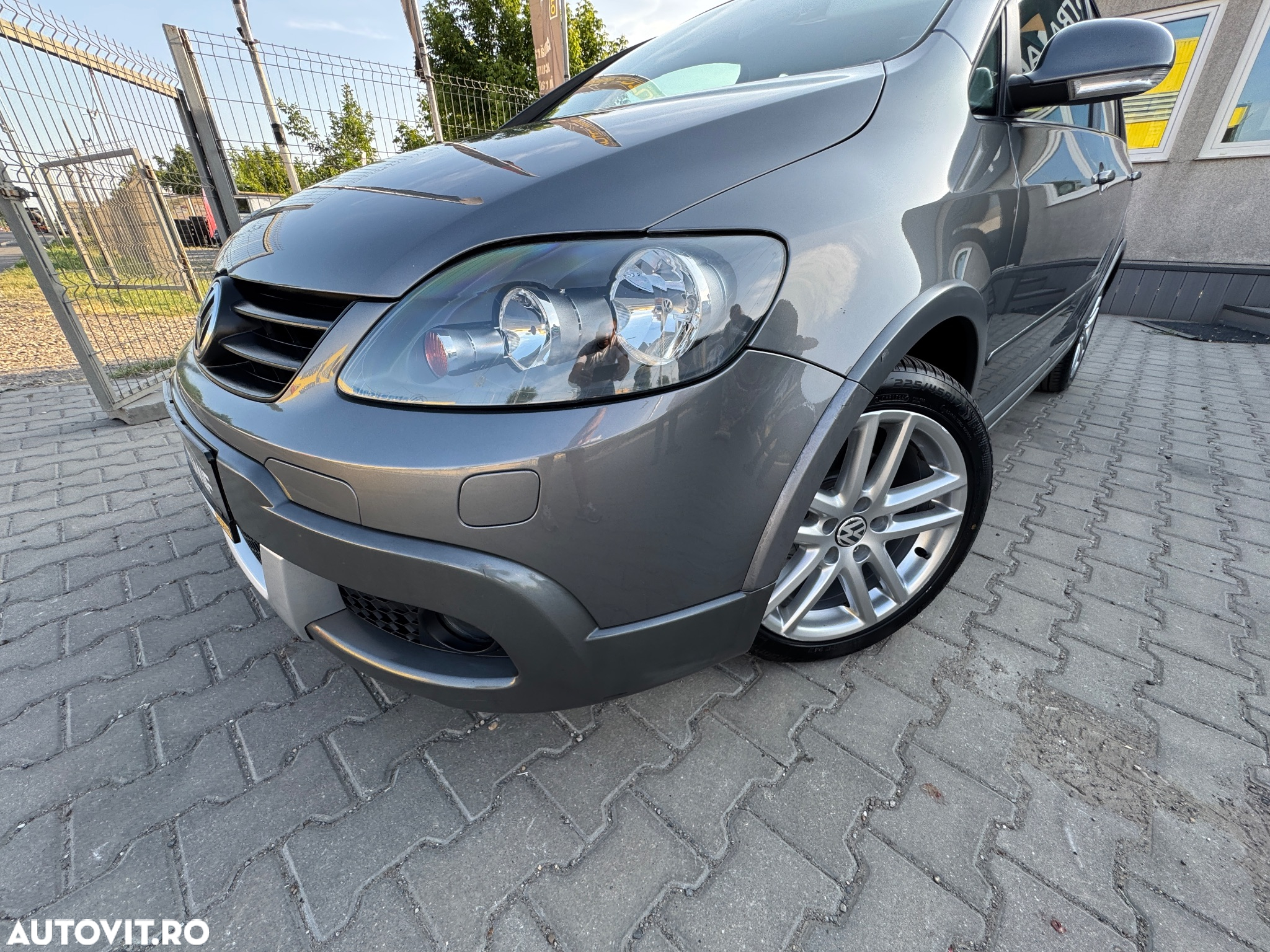 Volkswagen Golf Plus 1.9 TDI DPF DSG CrossGolf - 11