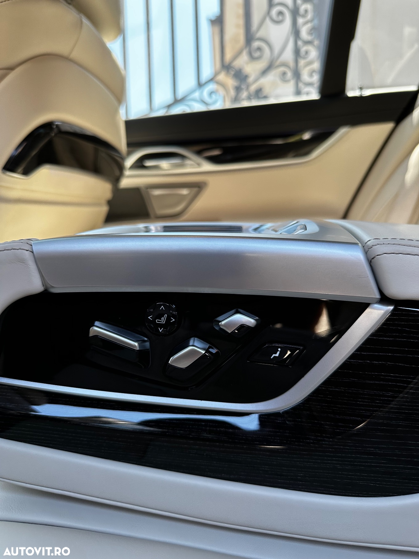 BMW Seria 7 730d xDrive MHEV - 29