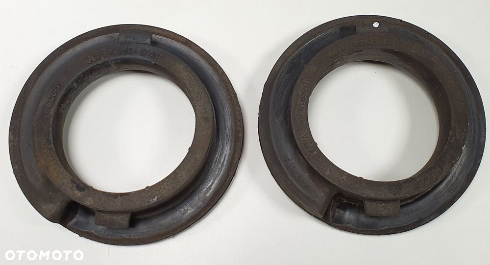 GUMA PODKŁADKA SPRĘŻYNY TYŁ VOLVO V60 I - 2