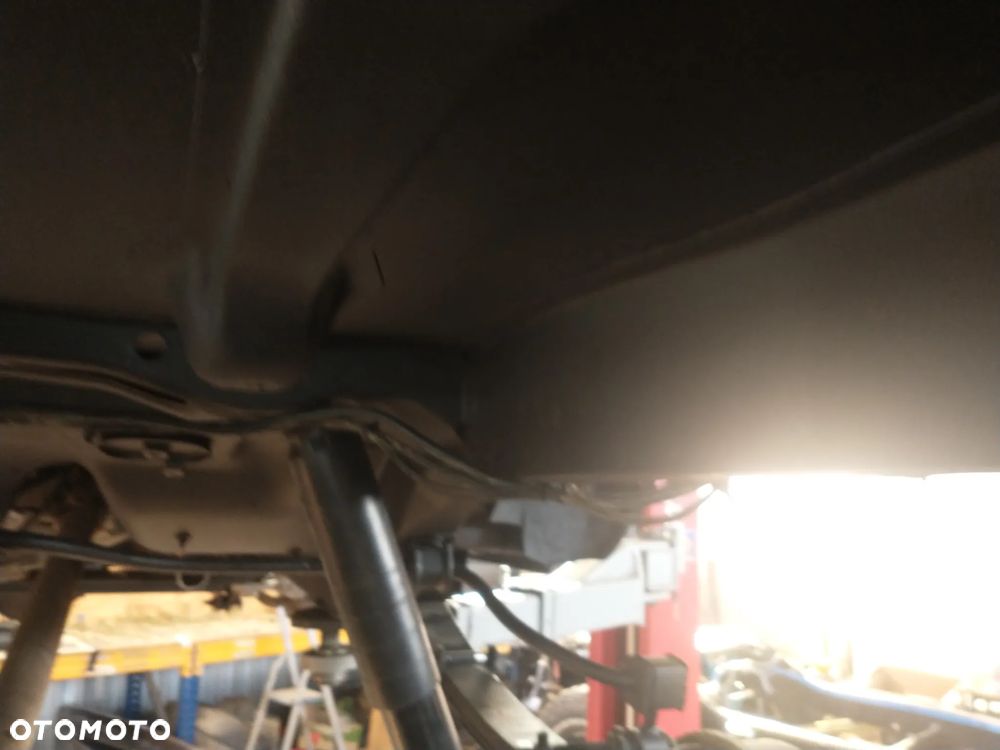 Jeep Cherokee - 14