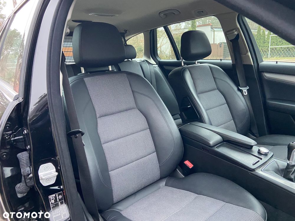 Mercedes-Benz Klasa C 220 CDI DPF BlueEFFICIENCY Avantgarde Edition - 37