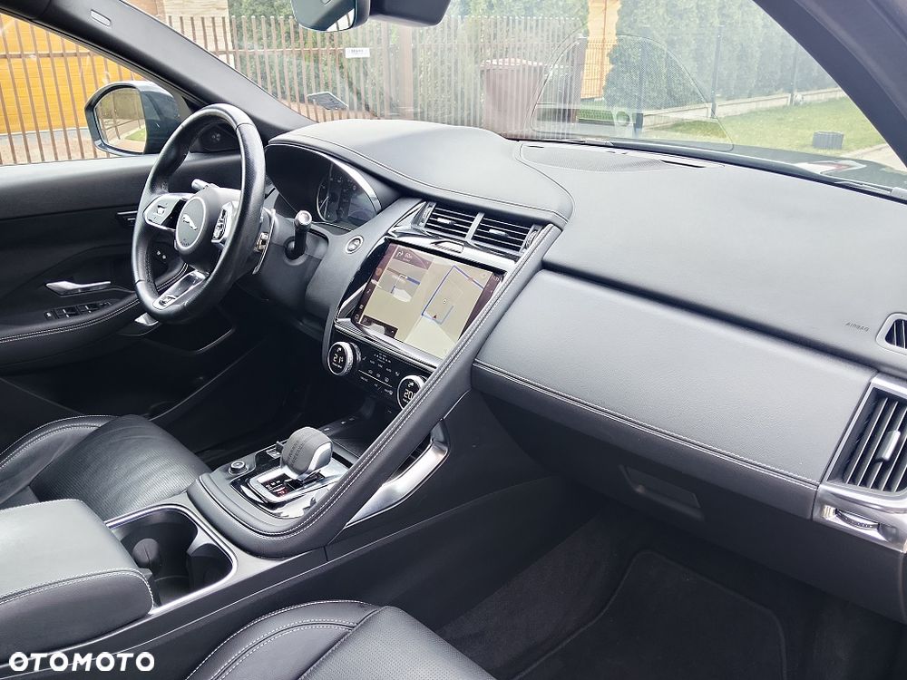 Jaguar E-Pace 1.5 P300e PHEV AWD R-Dynamic Black - 18