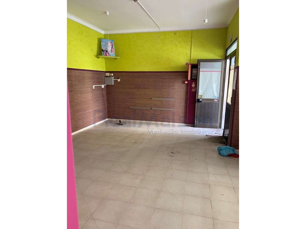 Arrenda-se Loja de rua em Ouressa - Mem Martins - Grande imagem: 3/6