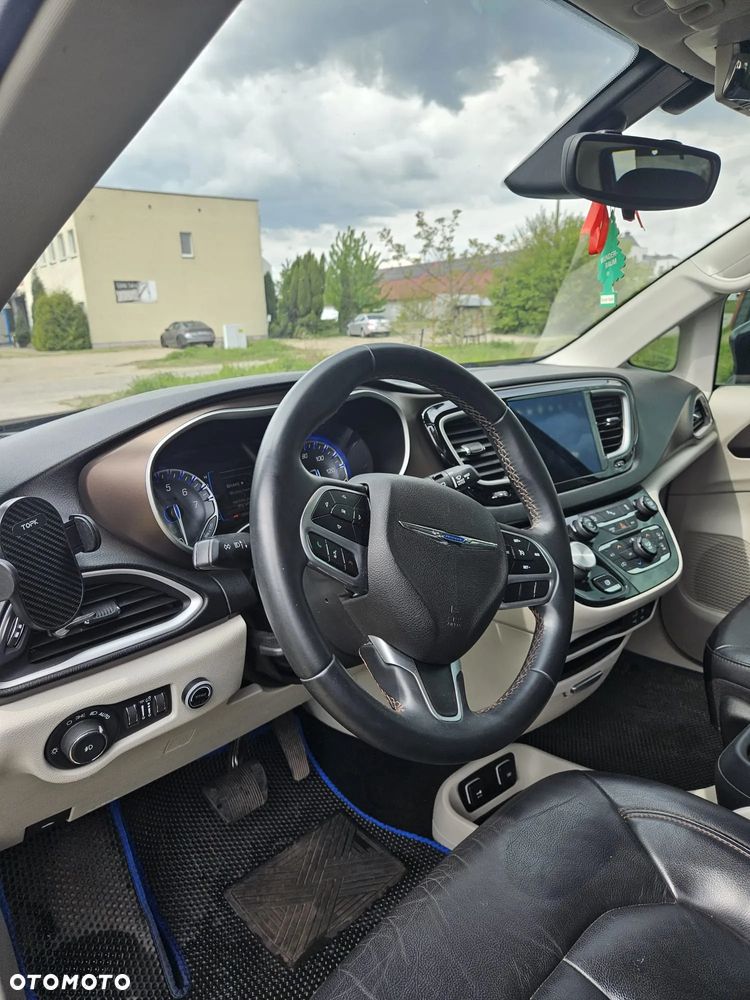 Chrysler Pacifica - 5