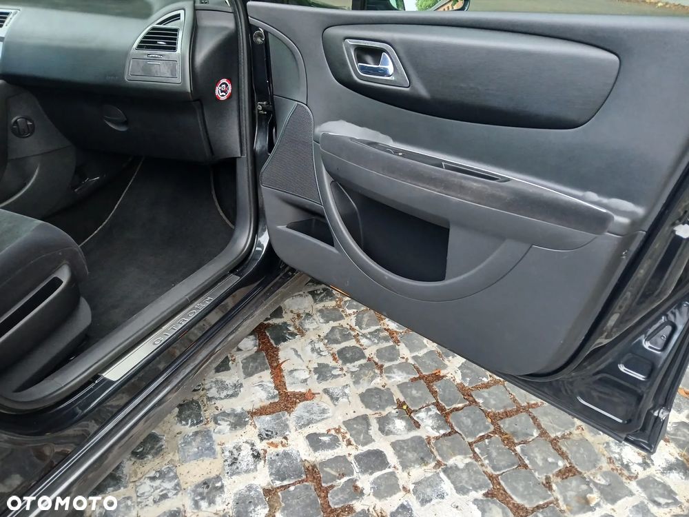 Citroën C4 2.0 16V Exclusive - 19