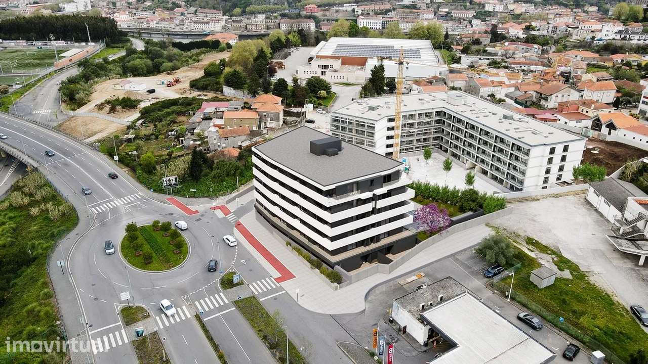 PS - Apartamento T2 com terraço e jardim, situado em Vila Nova de Gaia - Grande imagem: 2/31