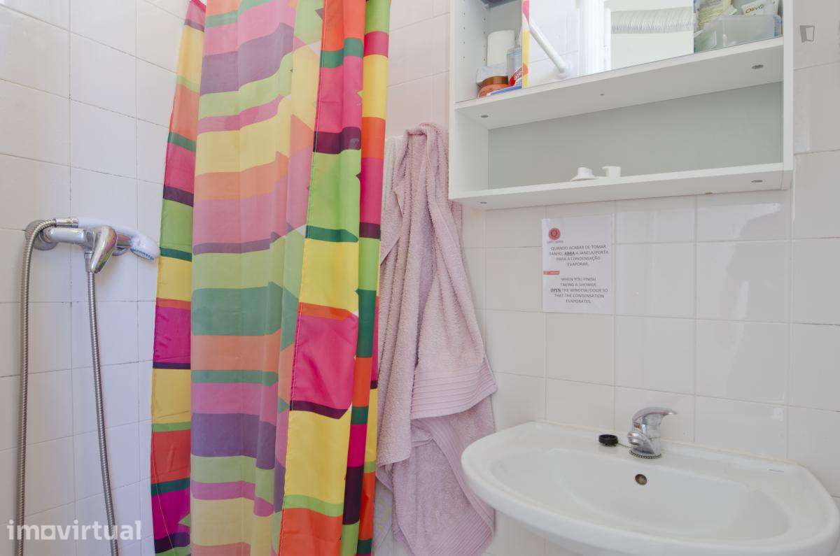 Quarto - localizado em Intendente Lisbon - Grande imagem: 3/21