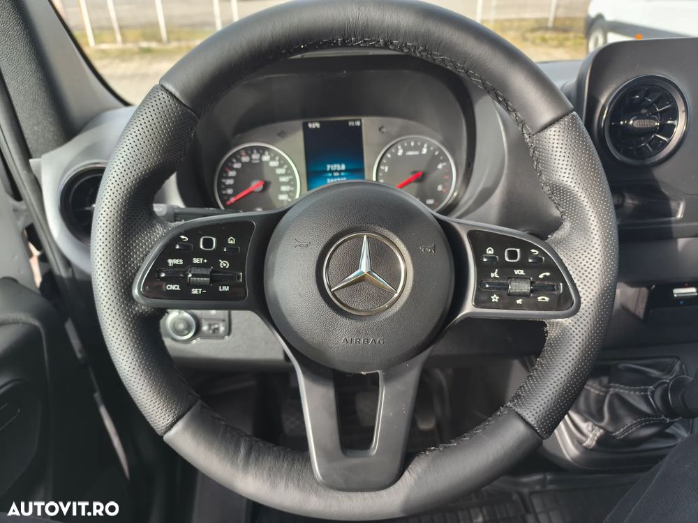 Mercedes-Benz Sprinter - 11