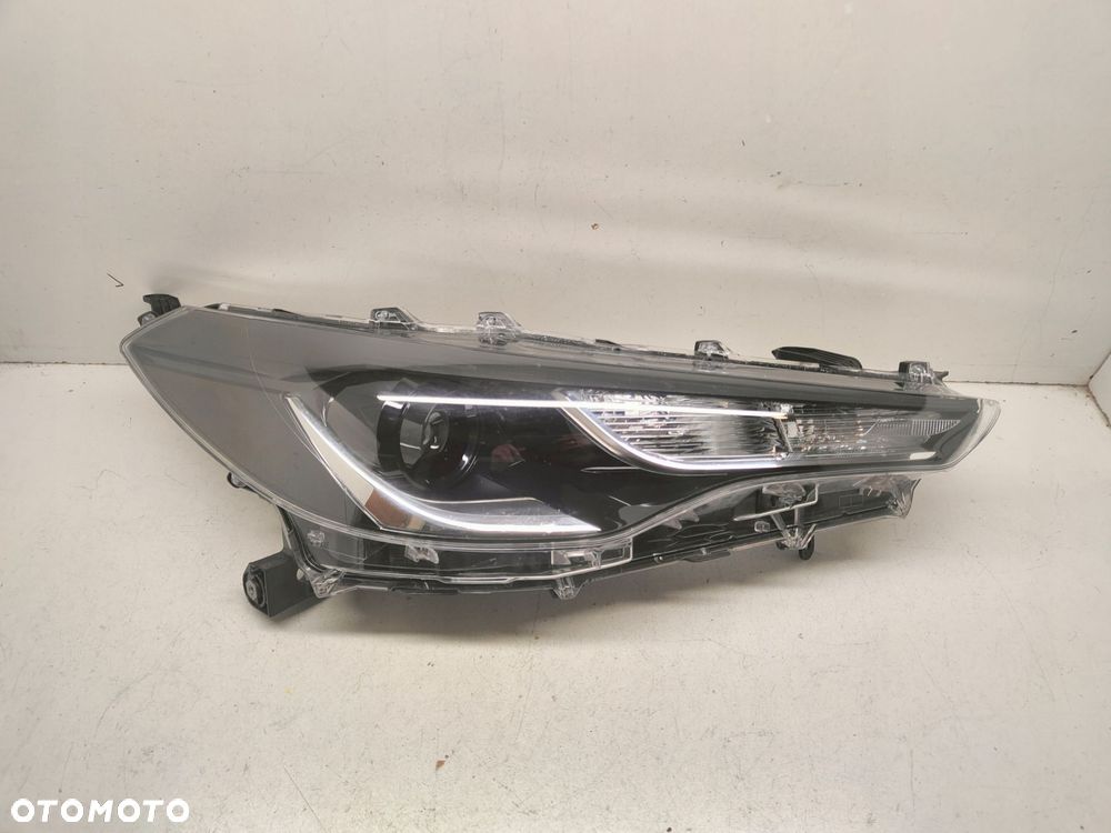 toyota corolla crosss full led prawy przód - 1